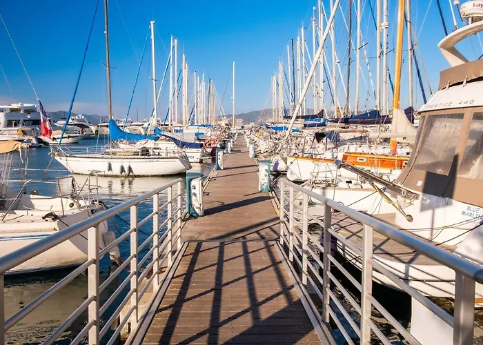 بوتيل Voilier De 12m A Quai Port Canto كان