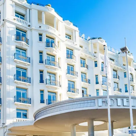 Voilier De 12m à Quai Port Canto Cannes